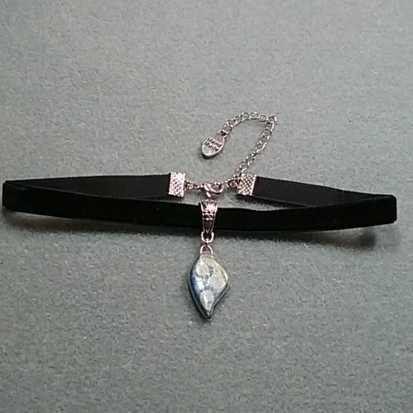 🆕️*WEARABLE ART* HAND CRAFTED BEAD VELVET CHOKER - Picture 2 of 5